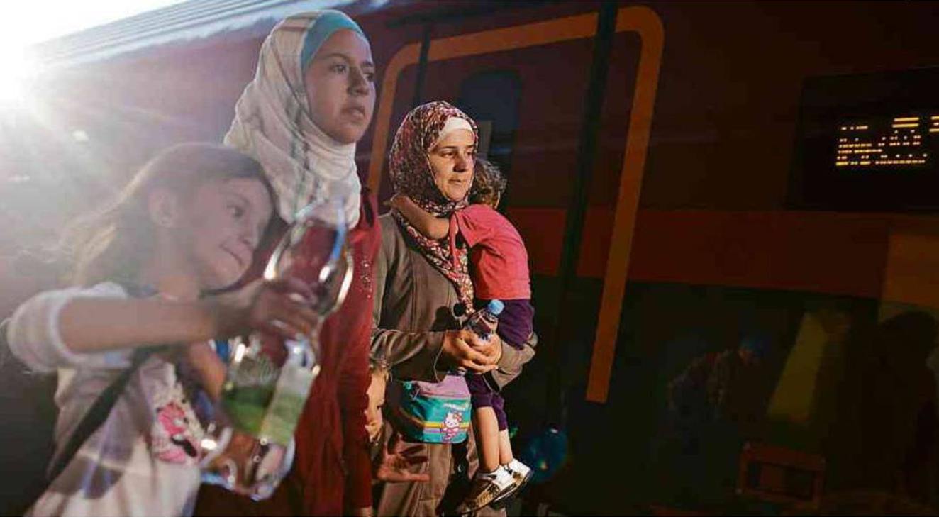 Budapest, famiglia siriana di passaggio in Ungheria (diretta in Germania); fonte AP