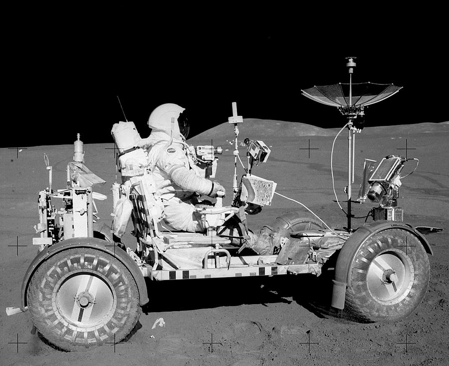 Astronauta Scott "al volante", missione Apollo 15 sulla Luna