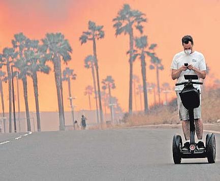 Bagliori dell'incendio in California (novembre 2008); fonte Huffaker