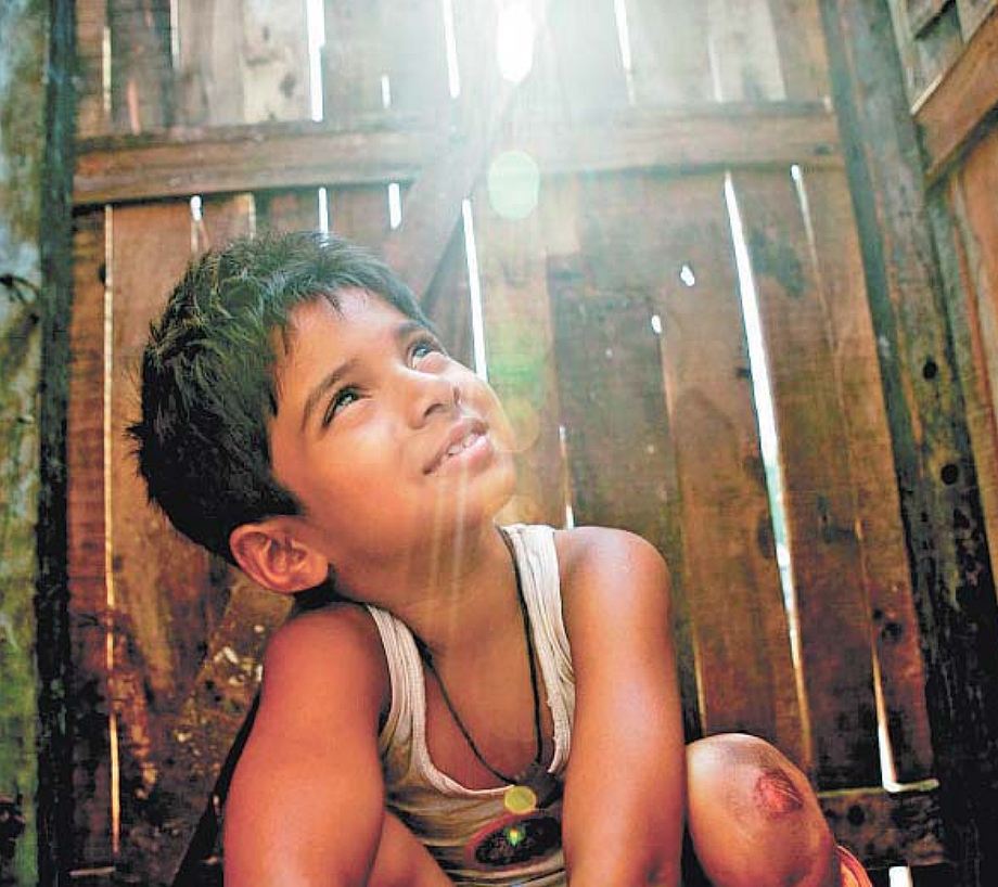 "Come liberarmi?" (Fotogramma del film "Slumdog Millionaire")