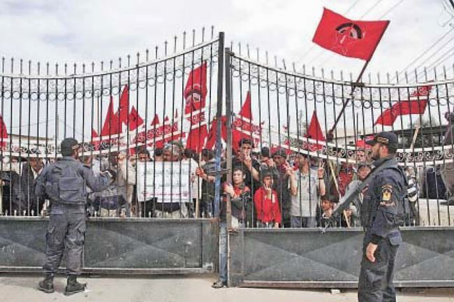Rafah (striscia di Gaza al confine con l'Egitto): palestinesi protestano per il blocco della frontiera; fonte Baba
