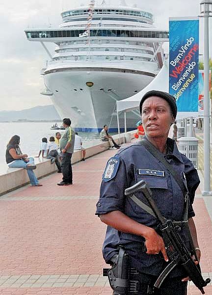 Isola di Trinidad e Tobago: nave che ospiter i partecipanti al "Summit delle Americhe"; fonte Celso