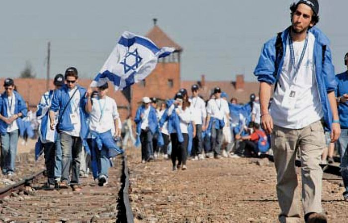 Ragazzi ebrei a Auschwitz; fonte Andrews