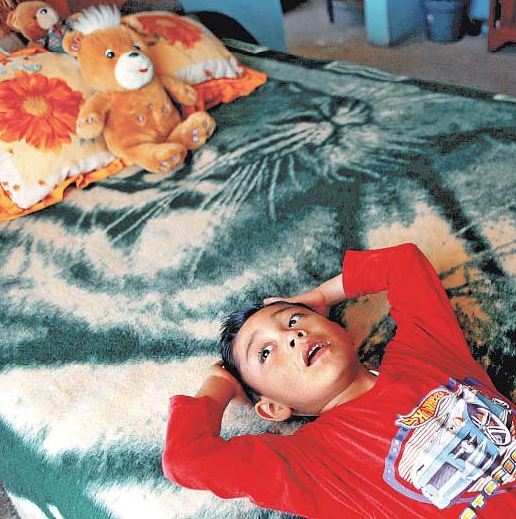 Edgar Hernandez (ora guarito), il bambino messicano fra i primi a essere contagiati dalla febbre suina; fonte Zehbrauskas