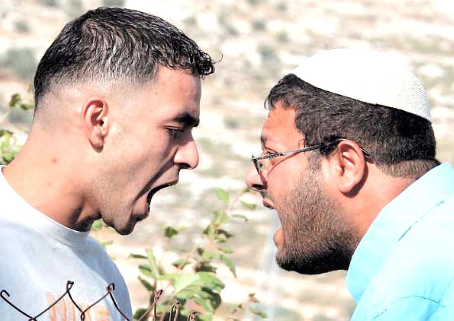 Palestinese e israeliano "discutono" a Hebron (Cisgiordania); fonte Bader