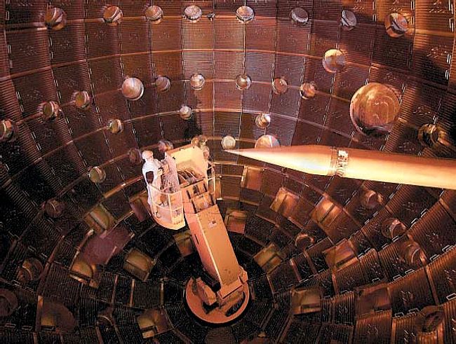 Il laser pi potente (americano) pronto per esperimenti di fusione nucleare controllata (energia "pulita inesauribile"); fonte Nif