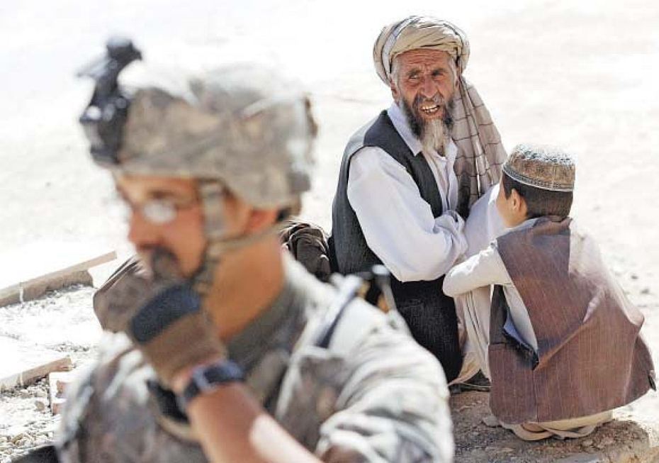 Provincia dello Shahr: afgano osserva militare americano; fonte Zhumatov