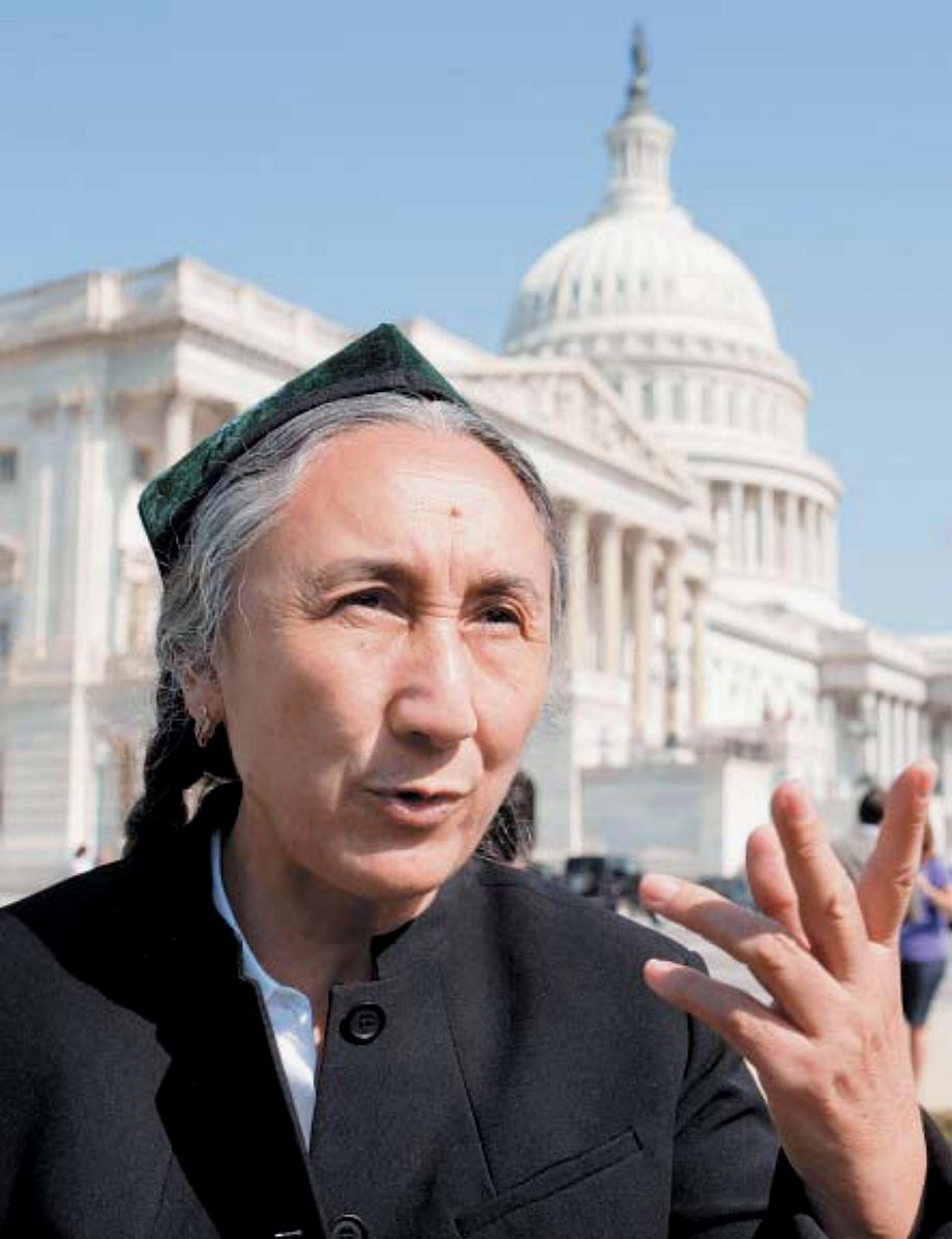 Rebiya Kadeer a Washington (USA): "il governo centrale cinese sta terrorizzando noi Uiguri da 60 anni!"; fonte Downing