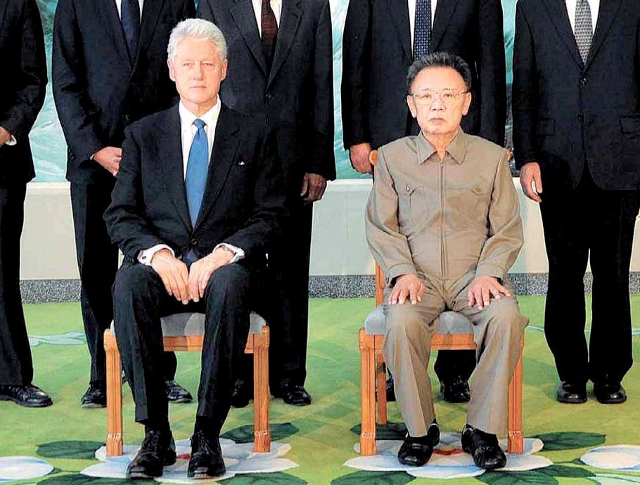 Pyongyang, Corea del Nord, 4 agosto 2009: Clinton chiede a Kim Jong-il la liberazione (poi ottenuta) delle 2 giornaliste americane condannate; fonte Reuters
