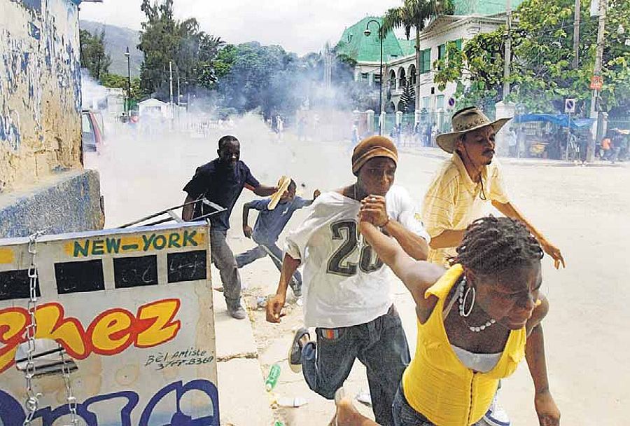 Porto Principe: haitiani manifestano contro il governo corrotto e l'influenza indebita dell'ONU per ritardare le elezioni; fonte Queiroz
