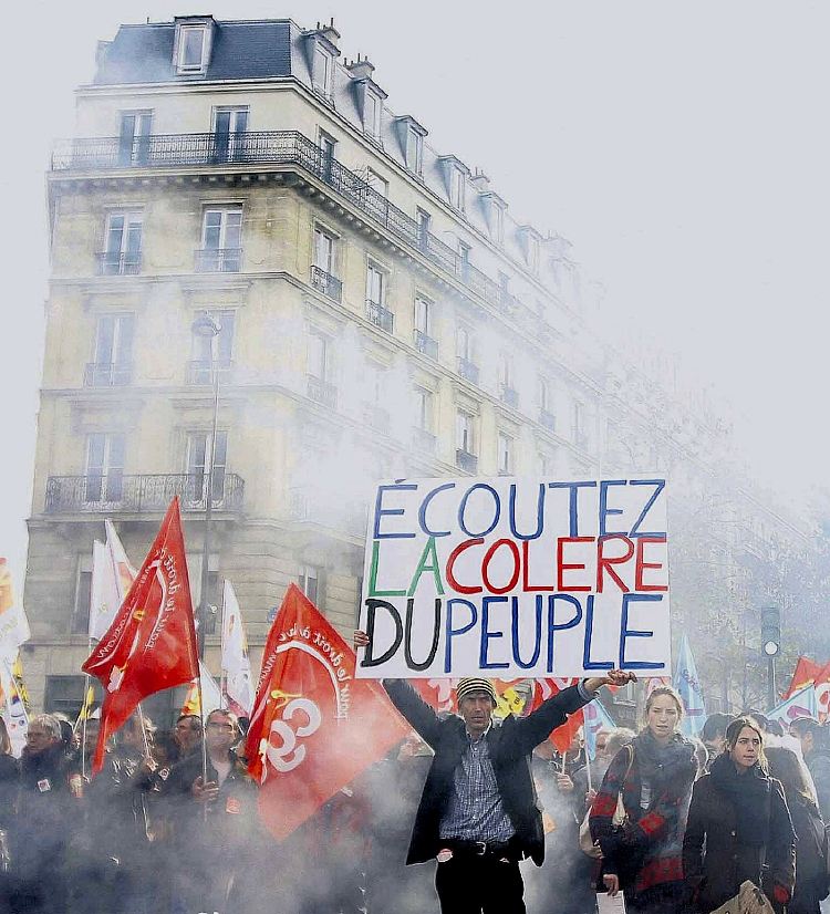 Parigi (Francia), ottobre 2010: "ascoltate la collera del popolo"; fonte Platiau