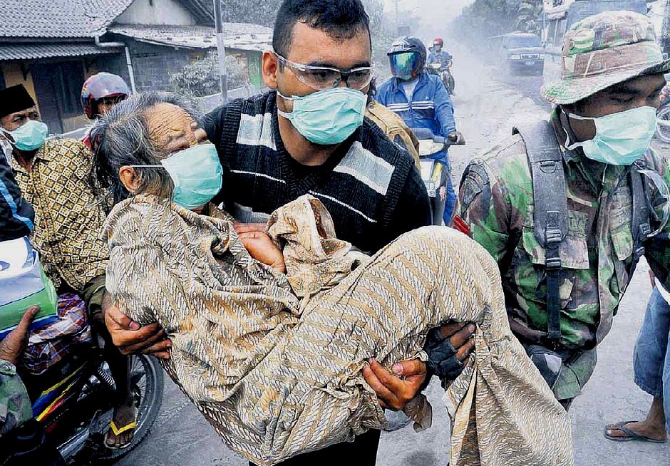 Conseguenze dell'eruzione del vulcano indonesiano Merapi; fonte Clara