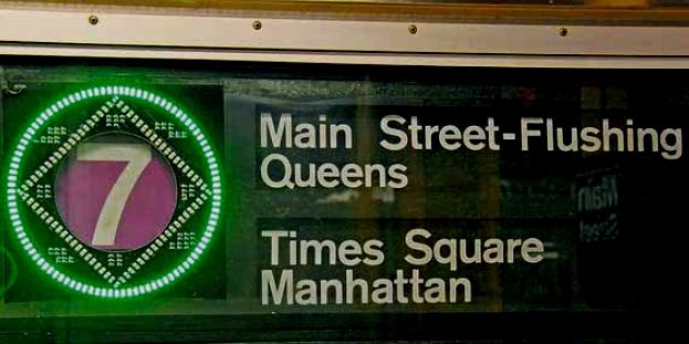 Linea 7 della metropolitana di New York (USA) controllata dall'antiterrorismo (dopo l'uccisione di Osama Bin Laden)