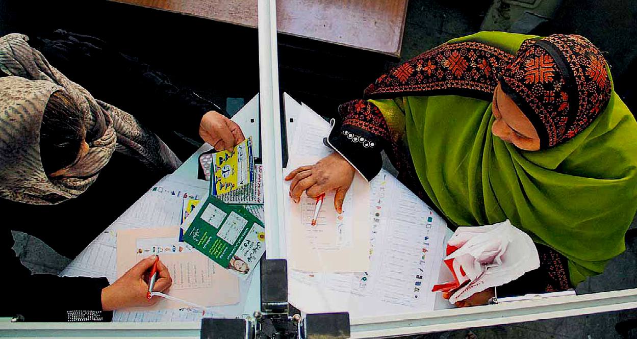 Cairo, cabina elettorale: in Egitto si vota