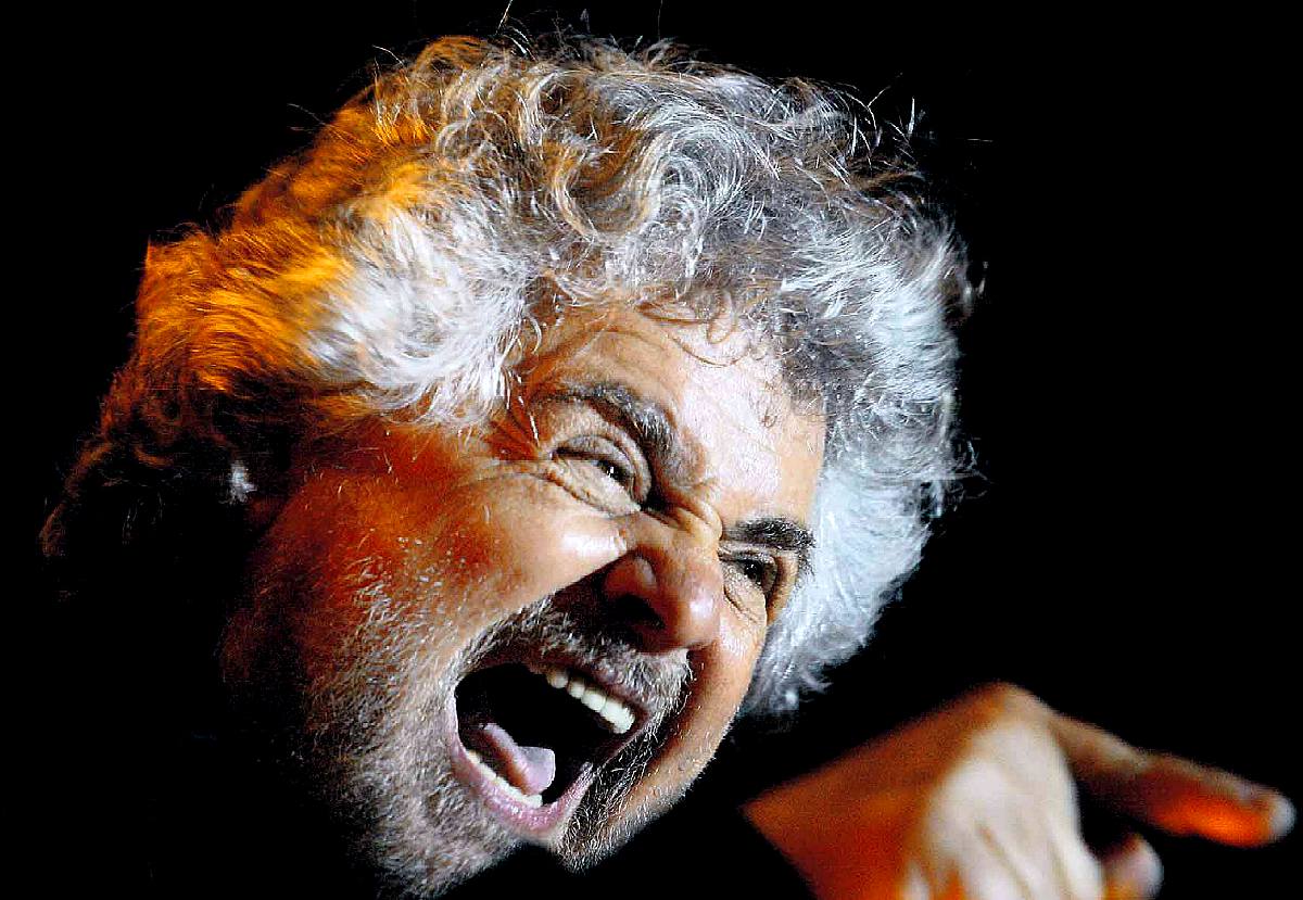 Grillo: "svegliati politica e sii onesta !"