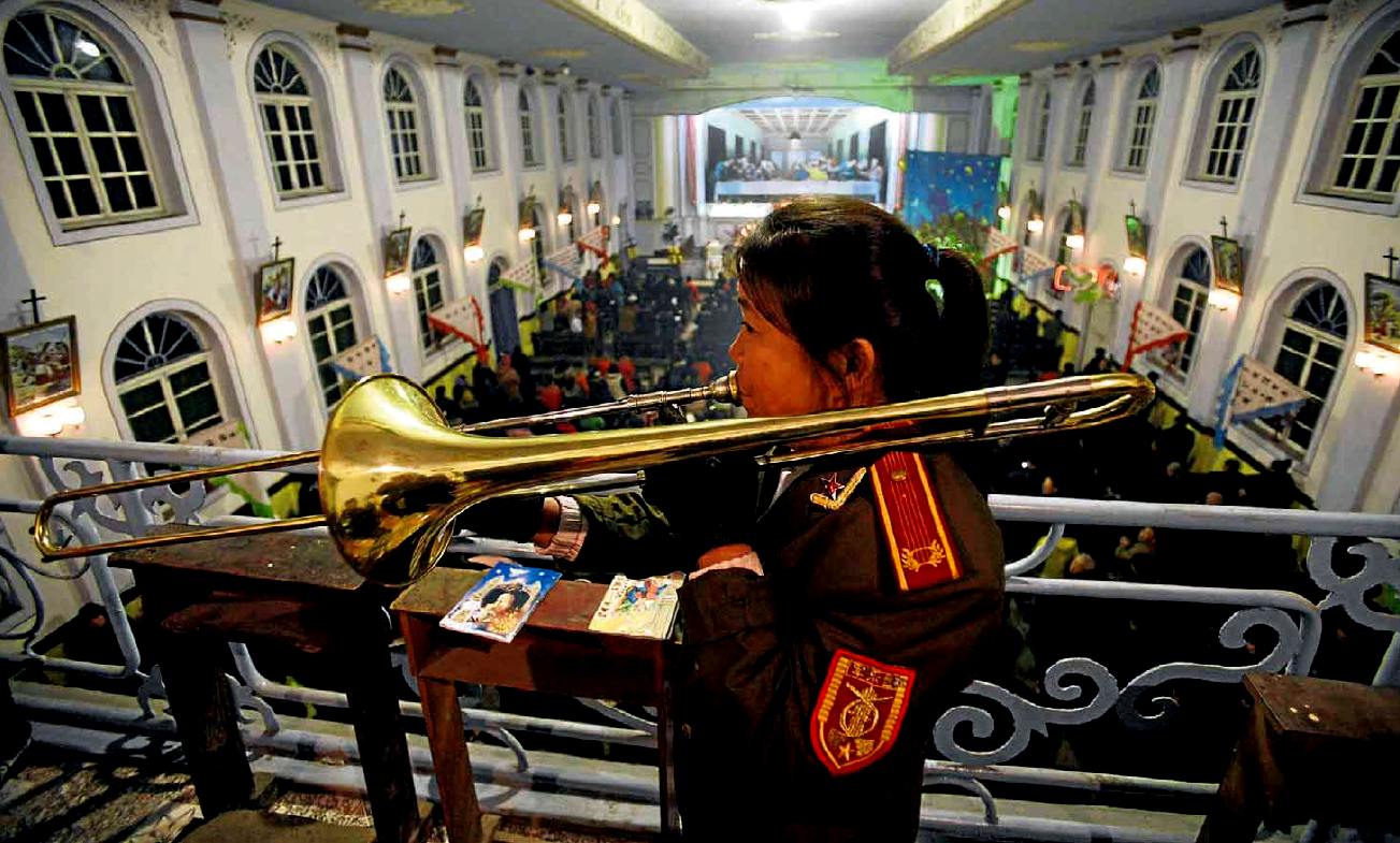 Cina, militare suona in liturgia in una chiesa dell'Associazione Patriottica (che non "riconosce" la Santa Sede)