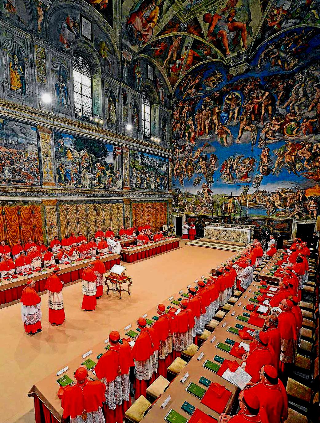 I Cardinali elettori "giurano" nella Cappella Sistina, poco prima dell'"extra omnes"; fonte L'Osservatore Romano