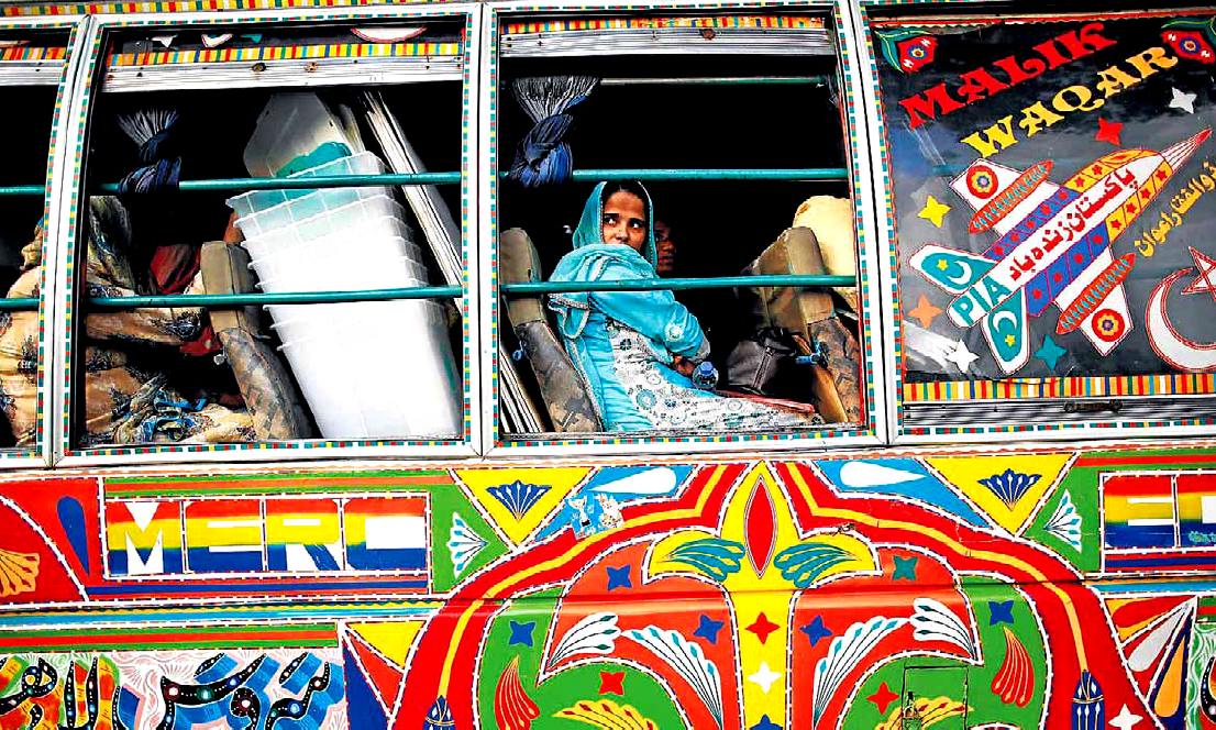 Pakistan, cabina elettorale su autobus per motivi di sicurezza, fonte Damir