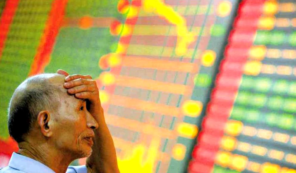 Borsa di Shanghai (Cina) in caduta; fonte AFP