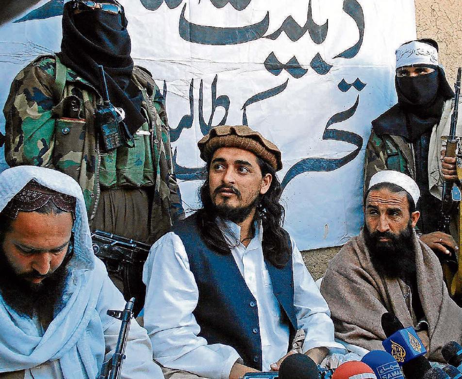 conferenza stampa di "islamisti" al confine fra Pakistan e Afganistan; fonte Kaal