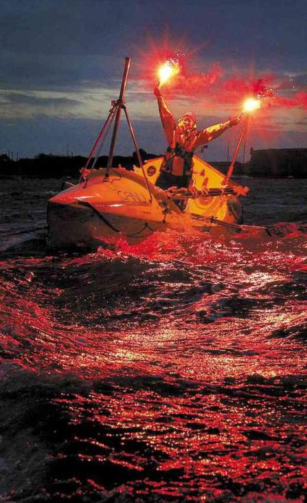 la canadese Mylne Paquette, prima donna a attraversare l'oceano Atlantico nord, sola in barca a remi, in 130 giorni; fonte AP