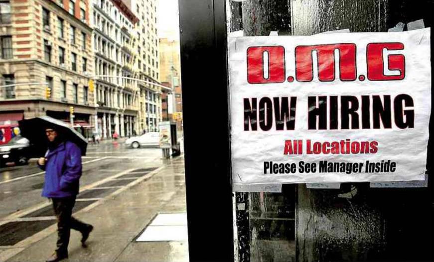 New York, USA, "ora assumendo"... in America stanno aumentando i posti di lavoro; fonte Spencer