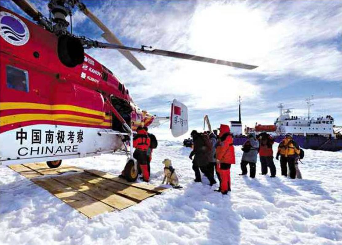 elicottero cinese raggiunge la nave Akademik bloccata dai ghiacci antartici; fonte Xinhua