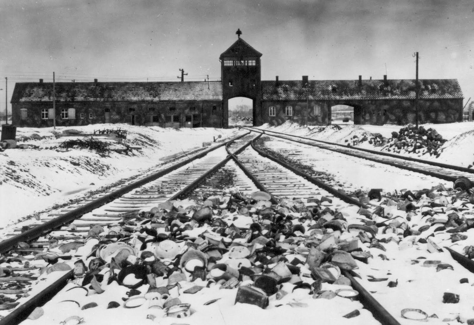 Auschwitz (Birkenau) 1945; fonte Mucha