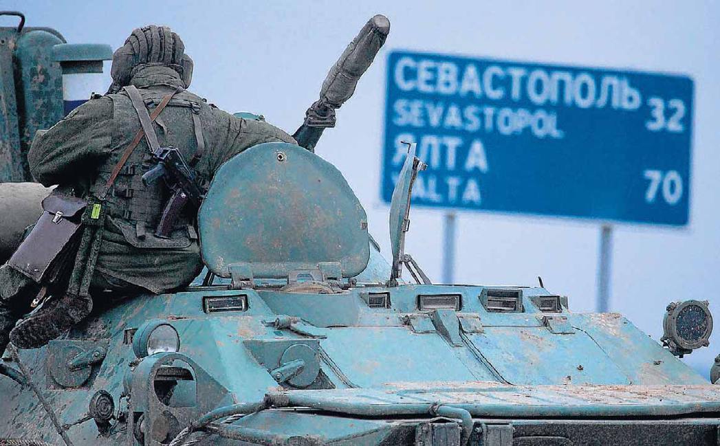 Soldato russo a 32 chilometri da Sebastopoli (Regione autonoma della Crimea - Ucraina); fonte Sekretarev