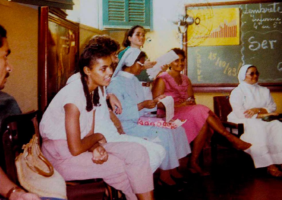 Marina Silva (la prima da sinistra), candidata a Presidente del Brasile, in una foto del 1983