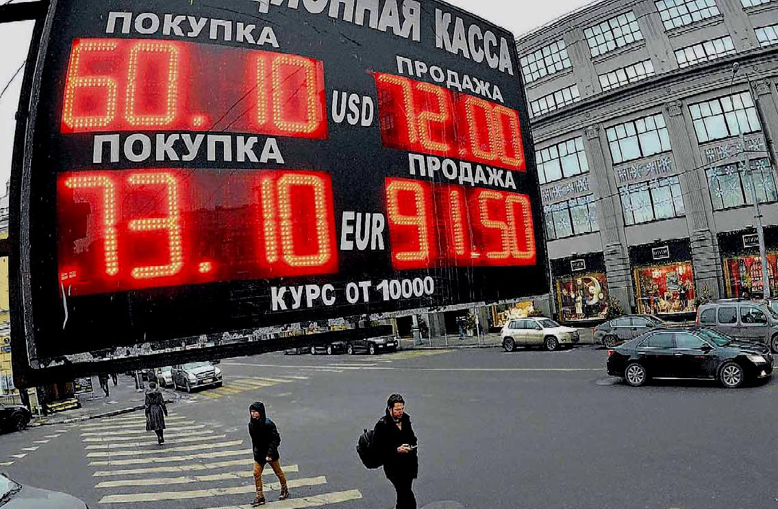 Mosca (Russia), molti pi rubli per comprare dollari e euro; fonte Kadobnov