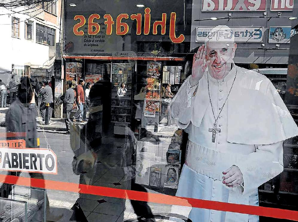 La Paz (Bolivia), immagine di Papa Francesco, in visita in Sud America; fonte Reuters