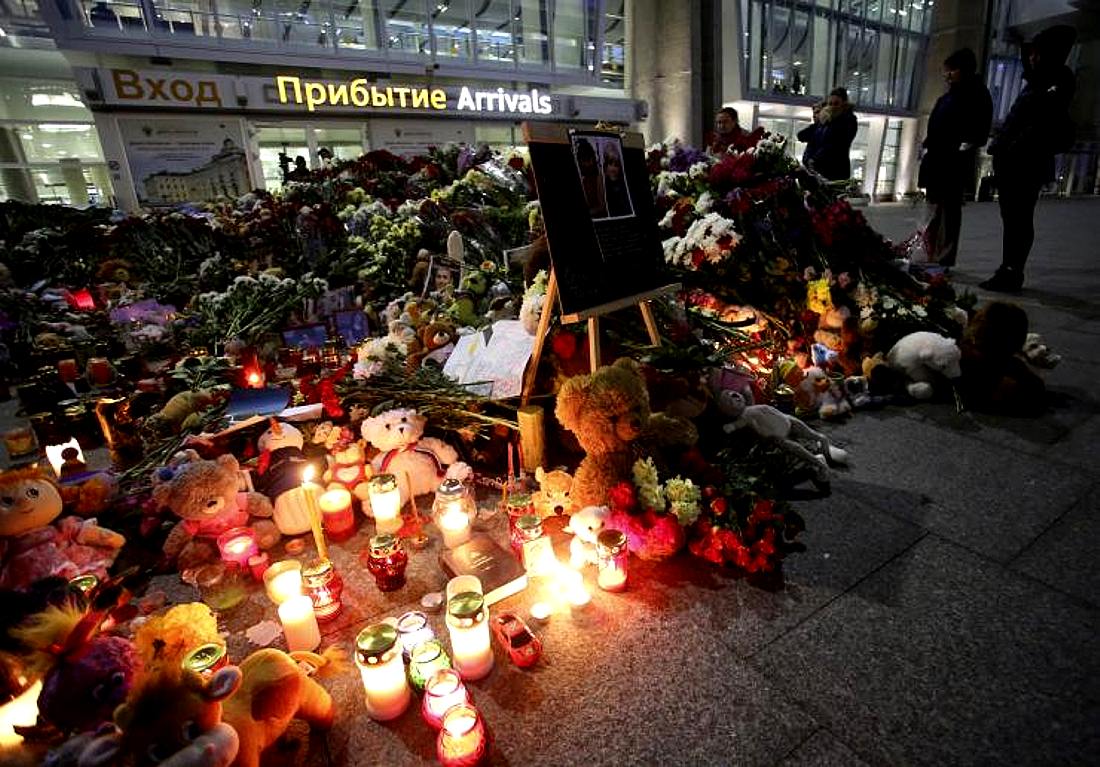 Aeroporto di San Pietroburgo, ricordo dei 224 passeggeri russi assassinati dal califfato con una bomba che ha fatto esplodere il loro aereo