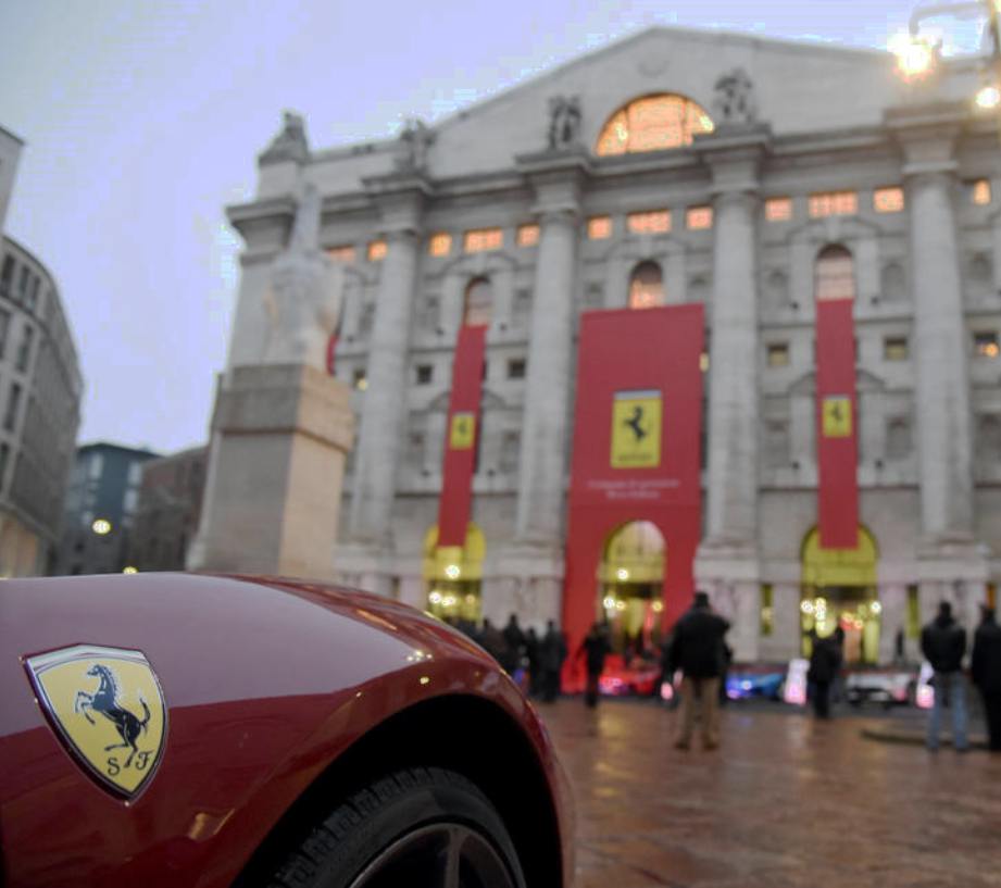 la Ferrari "quotata" alla "borsa di valori" di Milano; fonte AP