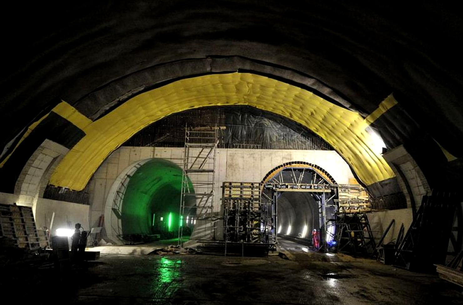 nuovo traforo S.Gottardo (Italia-Svizzera), il pi lungo del mondo, 57 chilometri