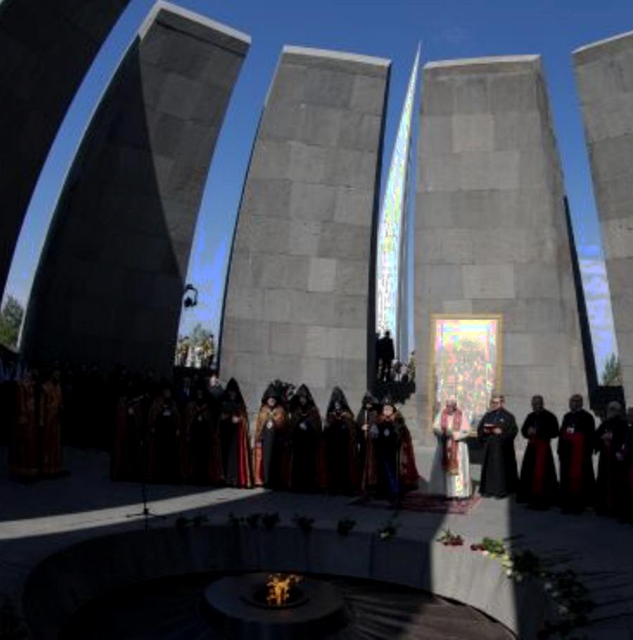 Armenia, papa Francesco al Memoriale del "grande male"