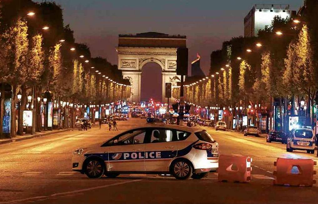 Parigi, Champs-Elyses; fonte Reuters